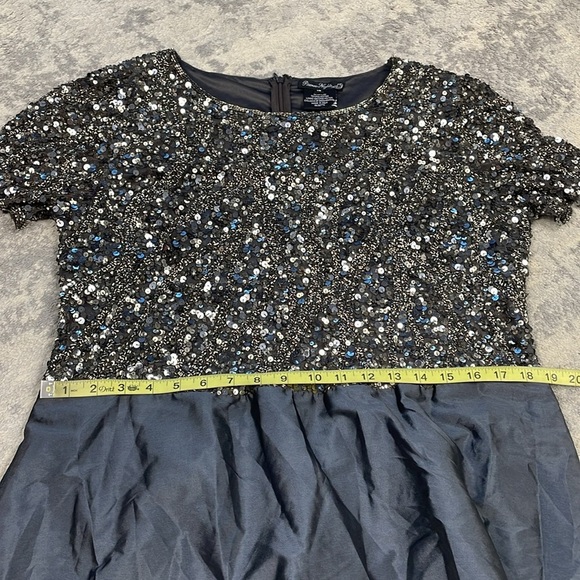 NWT Pisarro Night Beaded Sequin Bodice Mixed Media Taffeta Maxi Dress Grey 18 - Picture 10 of 11